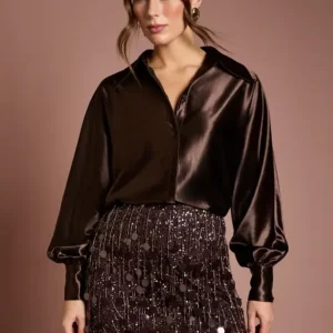 Oversize Satinbluse mit langen Ärmeln und klassischem Kragen