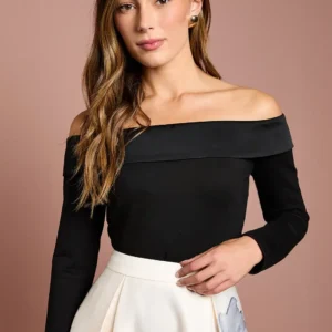 Schulterfreies Langarm-Top mit Satinbesatz im Bardot-Stil